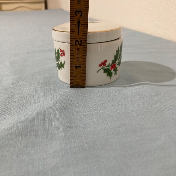 Vintage Christmas Holly And Berry Candle In Porcelain Jar Trinket Box - Picture 7 of 7